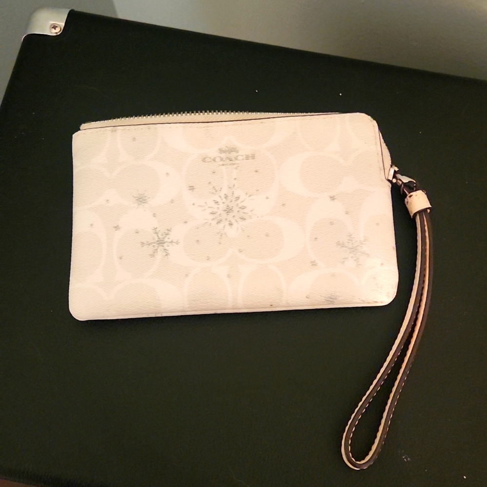 Coach ❄️ Snowflake wristlet